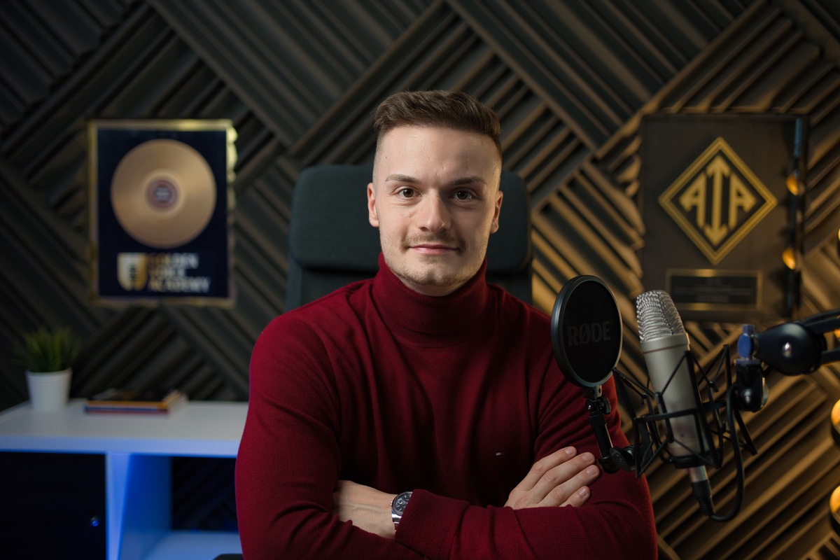 Nick Delingat über die Arbeit als Sprecher bei der Golden Voice Academy