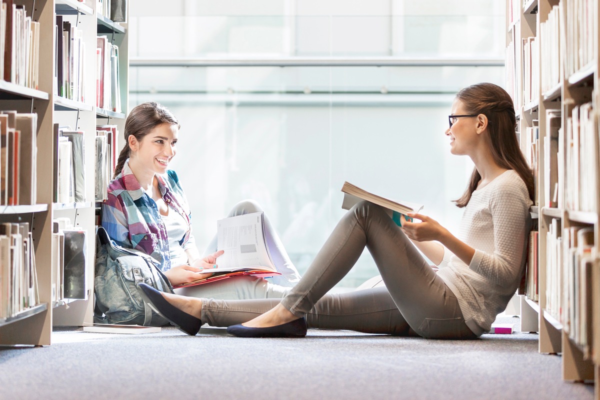 Richtig krankenversichert zum Semesterstart / Viele junge Leute starten in den nächsten Tagen ihr Studium / Einige müssen sich zum ersten Mal selbst krankenversichern / Die DVAG nennt wichtige Regeln