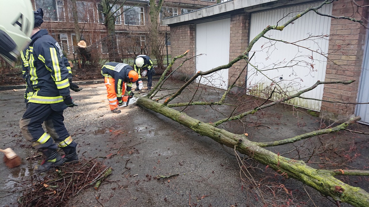 FW-BO: Mehrere Feuerwehreinsätze nach Schneefall in den Morgenstunden im südlichen und südwestlichem Stadtgebiet von Bochum