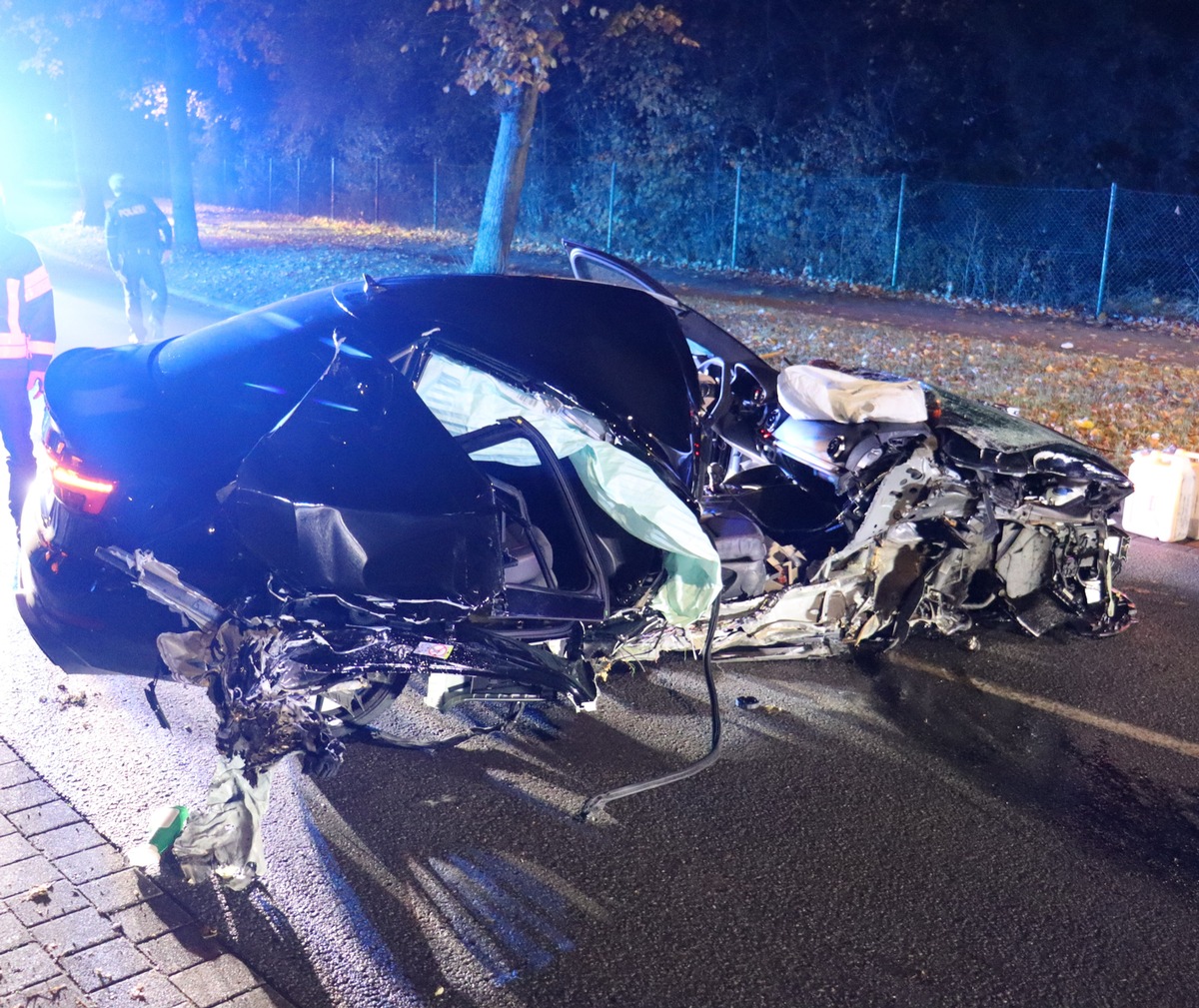 POL-HF: Flucht vor der Polizei endet am Baum