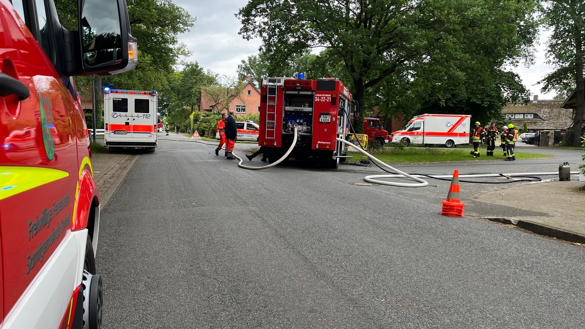 FW-ROW: Gasofen gerät in Wohnung in Brand