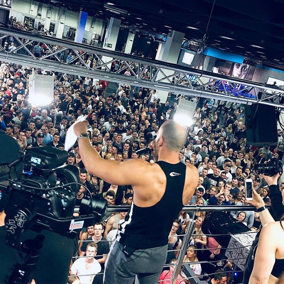 Hamburger Modelabel Smilodox mit 50+ Bodybuildern &amp; eigenem Pop-Up Store auf der größten Fitnessmesse Europas