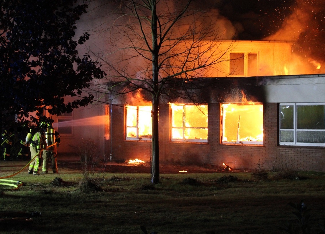 POL-MI: Tischlerei fängt Feuer