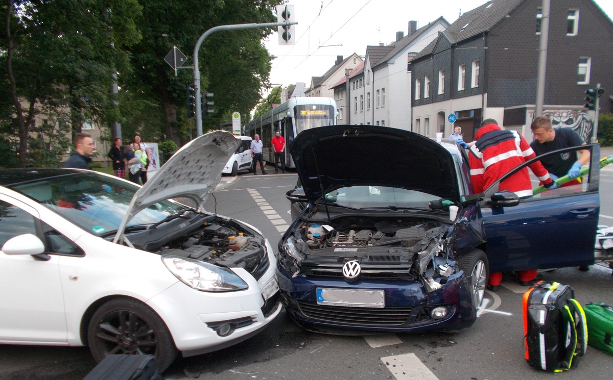 FW-BO: Vier Verletzte nach Verkehrsunfall in Langendreer