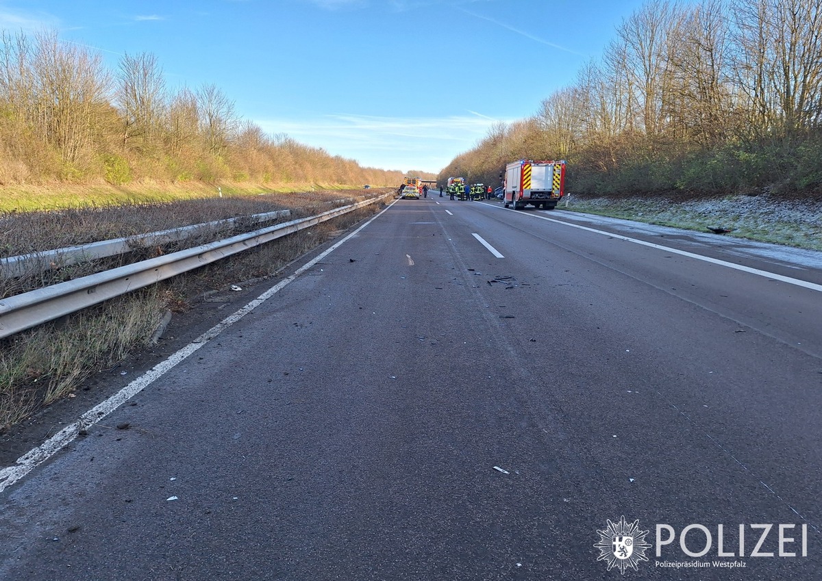 POL-PDPS: Schwerer Verkehrsunfall auf der Autobahn