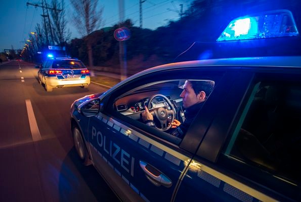 POL-REK: 171204-6: Täter sprengten Geldautomat- Frechen