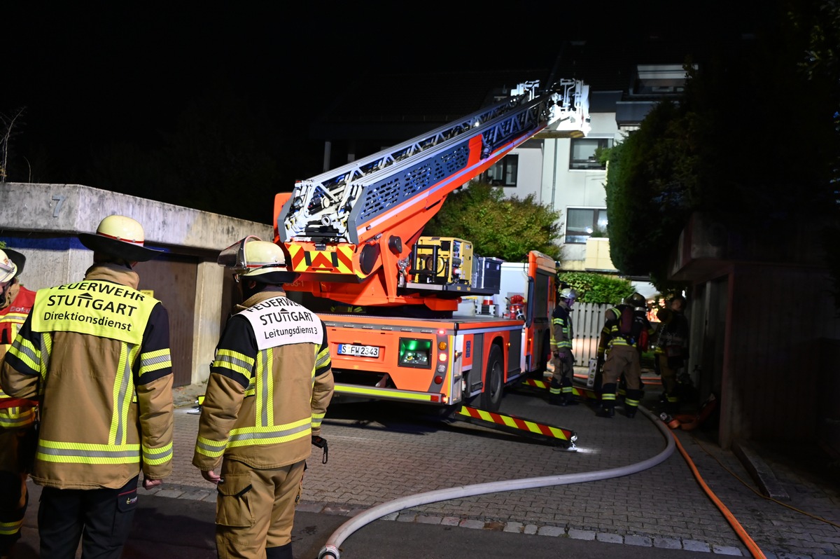 FW Stuttgart: Brand in Mehrfamilienhaus