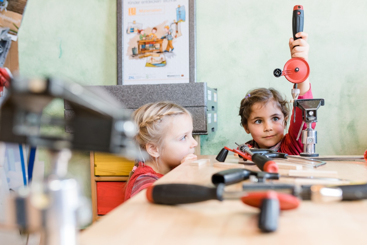 Bildung ist die entscheidende Ressource, die wir in Deutschland haben! / Das Unternehmensnetzwerk Wissensfabrik wird 20 Jahre alt