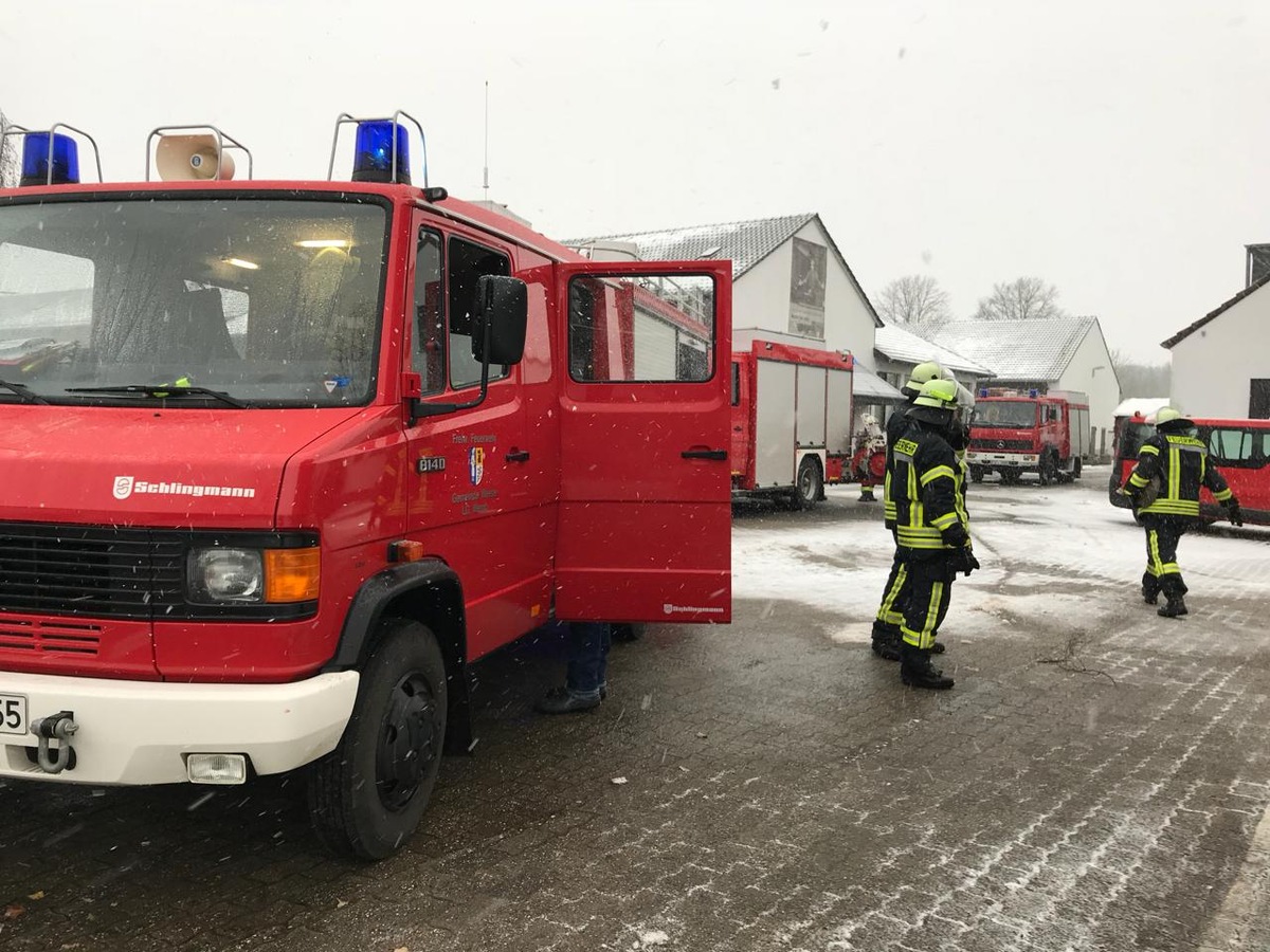 Feuerwehr Weeze: Gemeldeter Kellerbrand in sozialer Wohneinrichtung