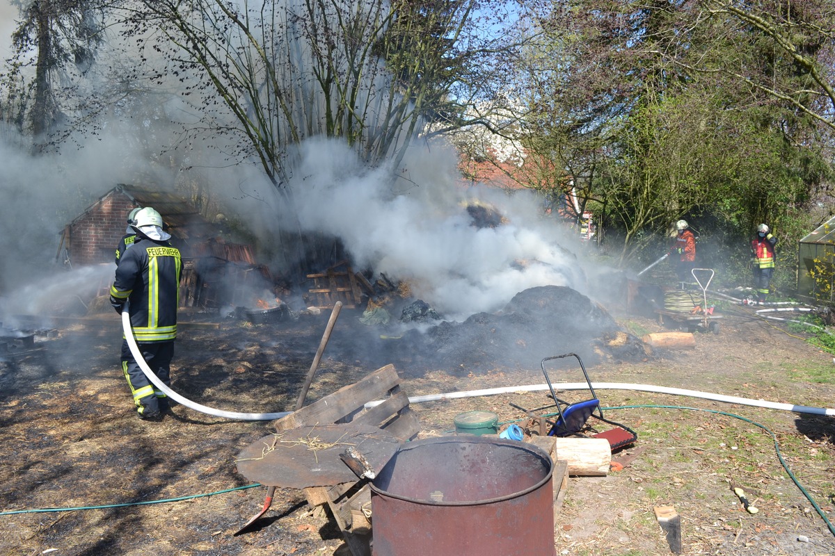 POL-AUR: Großefehn - Brand von Rundballen