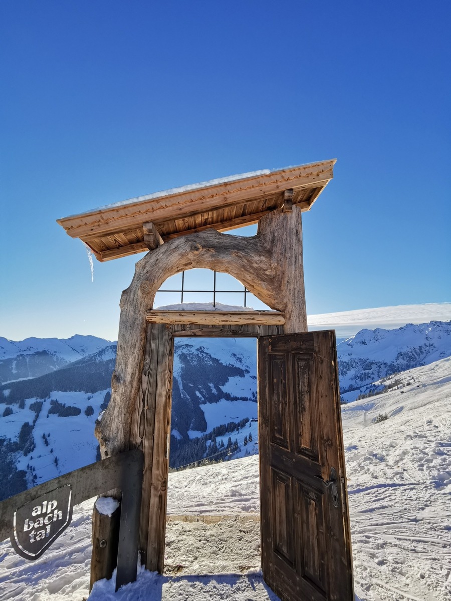 Selfie-Magnet im Ski Juwel Alpbachtal Wildschönau: Diese Türe sorgt für Klicks