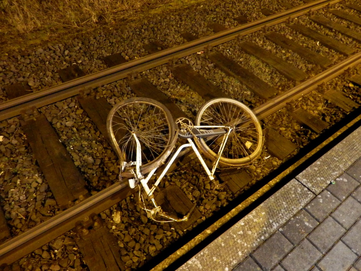 BPOL-HB: Fahrrad in Wremen von Zug überfahren