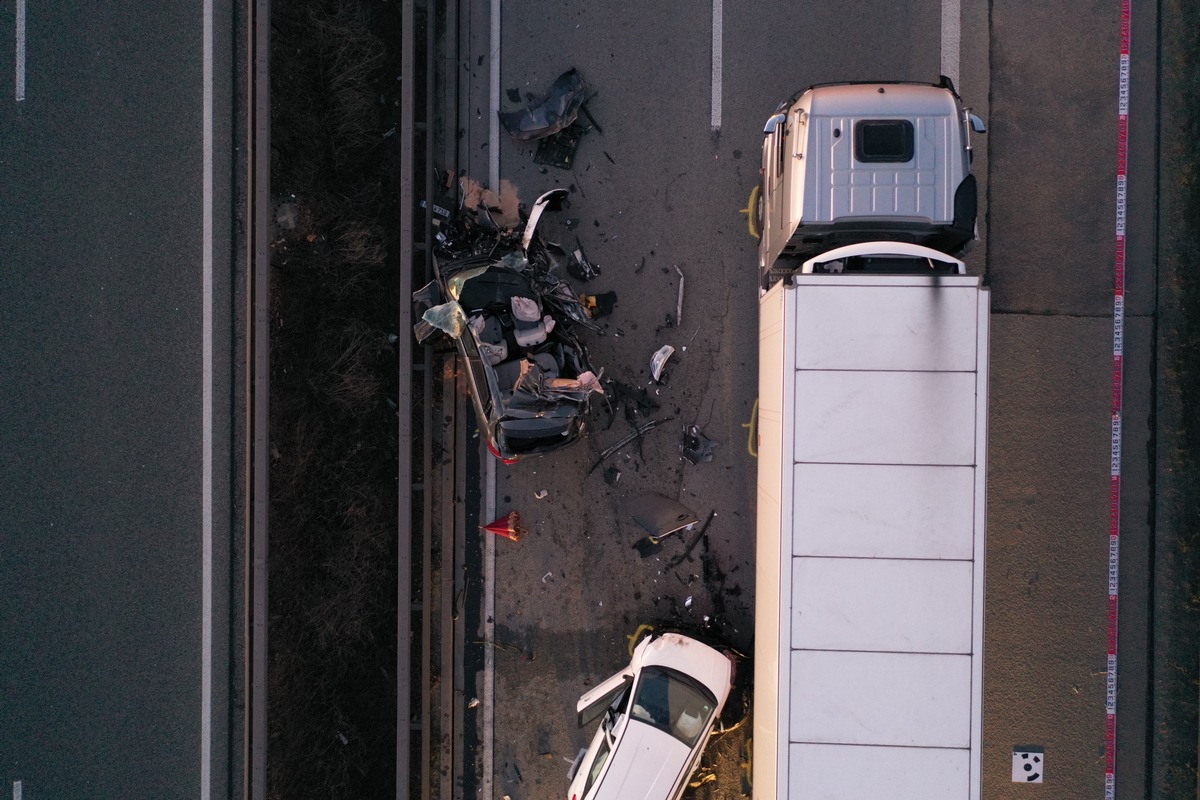 POL-VDMZ: BAB61 FR Koblenz - Auffahrunfall am Stauende