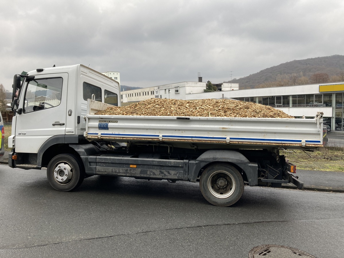 POL-LDK: Polizei kontrolliert + Solarmodule am ehemaligen Depot geklaut + Schuppen aufgebrochen + Unfall im Kreuzungsbereich + Hibike gestohlen + Unfallfluchten