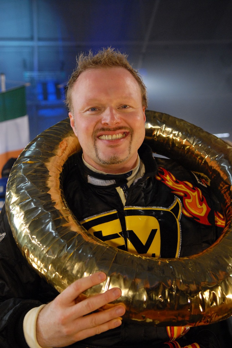 Dreck, Schweiß und jede Menge Sekt - Die große TV total Stock Car Crash Challenge 2006: Sieg für Stefan Raab, hervorragende Quoten für ProSieben