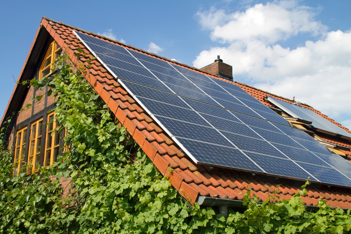 Woche der Sonne: Erdgas und Solar als ideales Duo / Effiziente Erdgastechnologien clever mit Sonnenenergie kombinieren