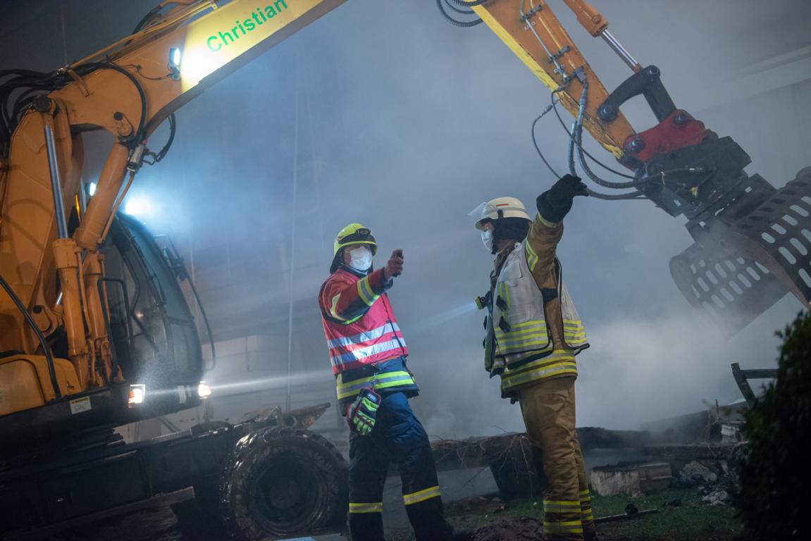 FW-SE: Großfeuer im Gewerbegebiet Bad Bramstedt