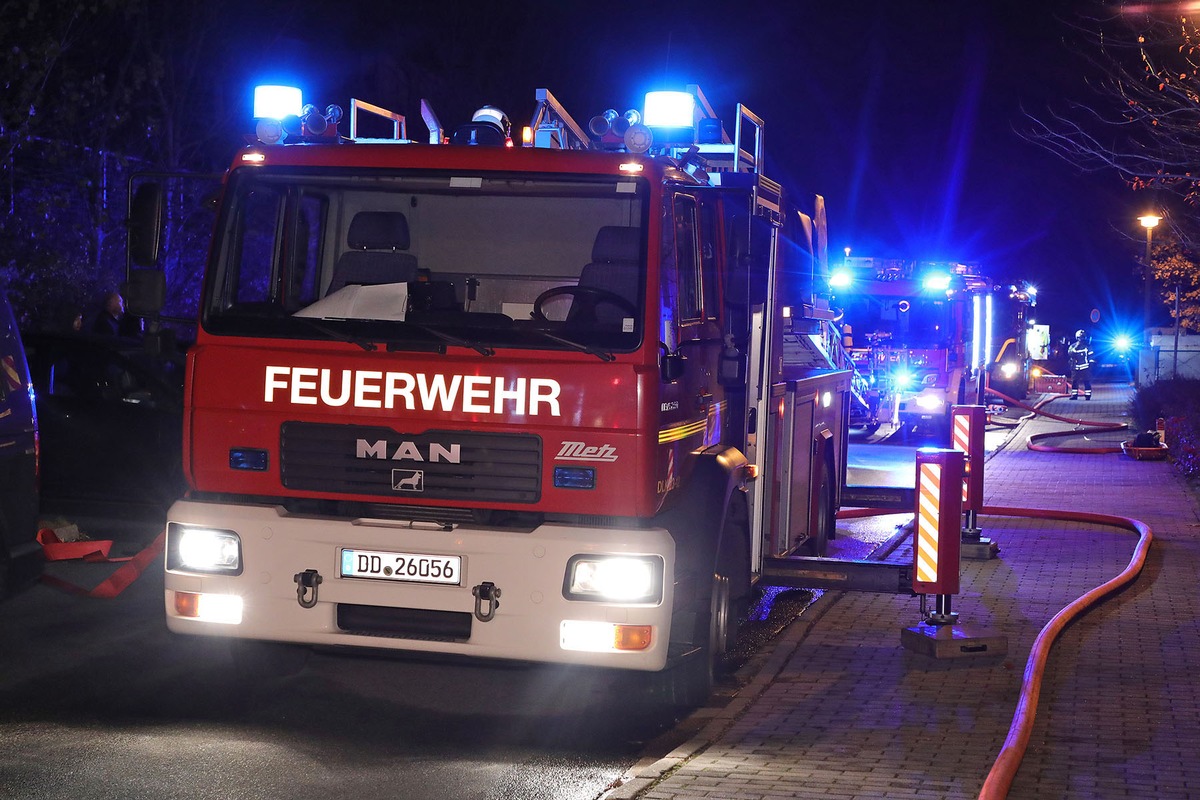 FW Dresden: Wohnungsbrand