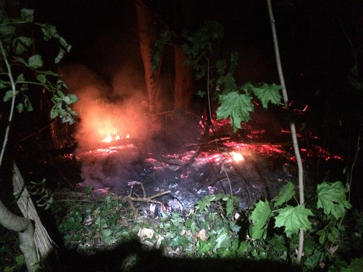 FW-Stolberg: Flächenbrand in Gehlens Kull bei tropischen Temperaturen