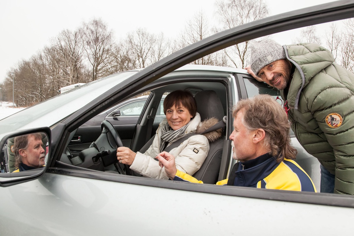 DVR - Aktion Schulterblick / Sicherheit gewinnen - Mobilität erhalten / Rosi Mittermaier und Christian Neureuther unterstützen die &quot;Aktion Schulterblick&quot; des Deutschen Verkehrssicherheitsrates (DVR) (BILD)