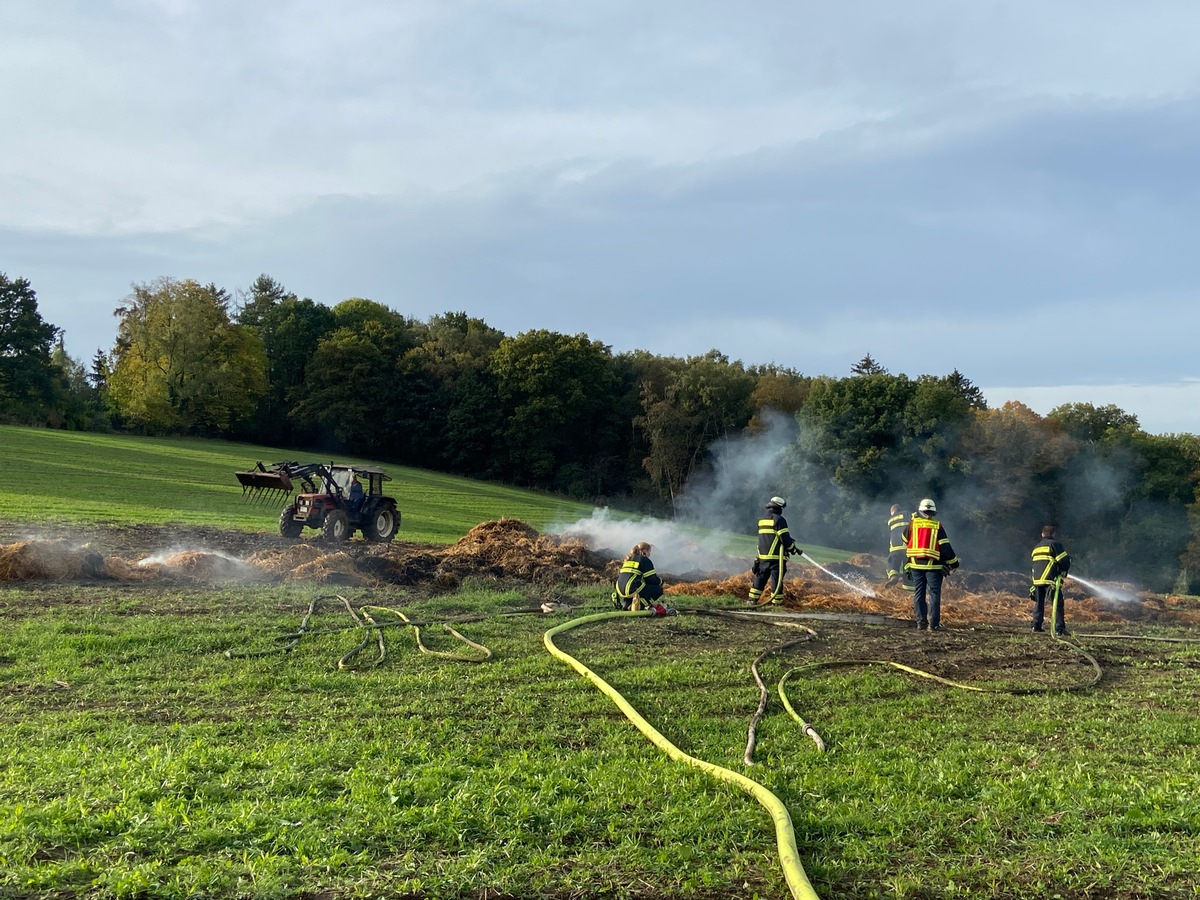 FW-EN: Anstrengende Nacht und Morgen für die Feuerwehr - Strohballen brannten am Ahlenberg in voller Ausdehnung! - Zwei weitere Containerbrände!