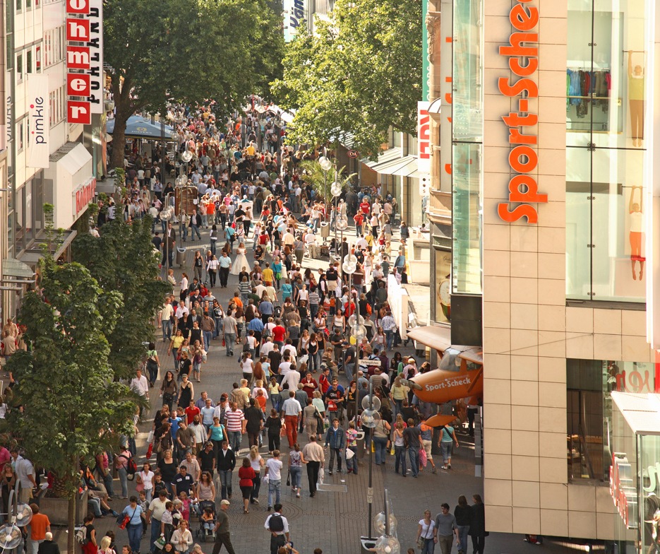 Deutschlands meistbesuchte Einkaufsmeile 2014: Köln erstmals Double-Sieger / JLL erhebt Passantenfrequenzen in 170 Einkaufsstraßen (FOTO)