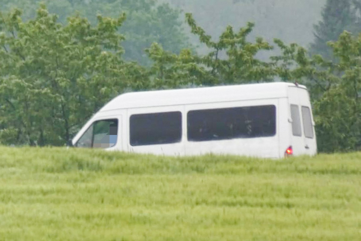 POL-LDK: - Wer kennt den Besitzer des weißen Transporters? - Dreijährige büxt in Kölschhausen aus - Polizei sucht nach Unfall Radfahrer - Mülleimer am Buderusplatz angesteckt -