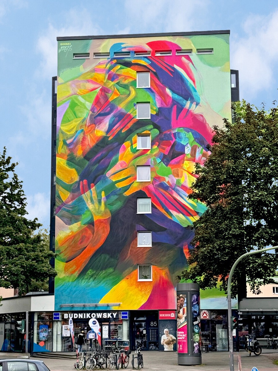 „11 Walls, 11 Goals“: Fassadenkunst in Eimsbüttel macht Lust auf die EM