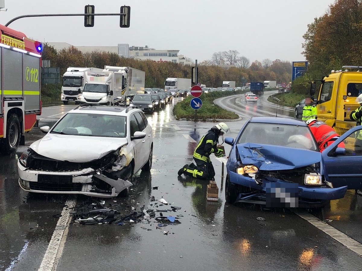 POL-BI: Unfall im Kreuzungsbereich