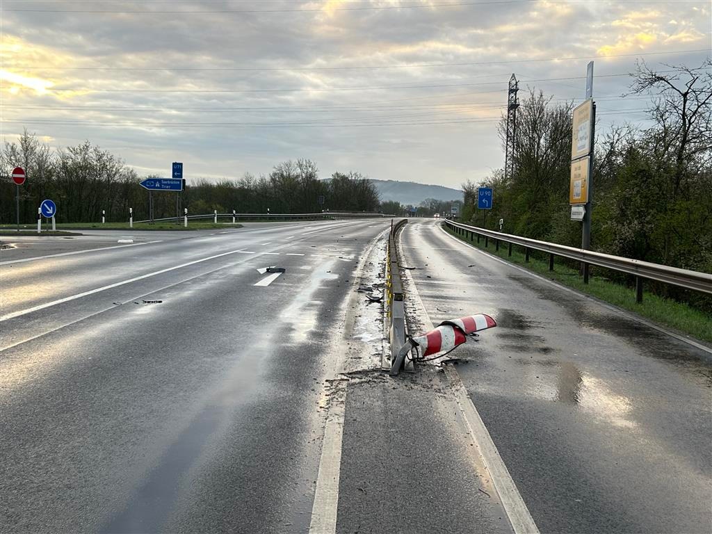 POL-PDWIL: Verkehrsunfallflucht