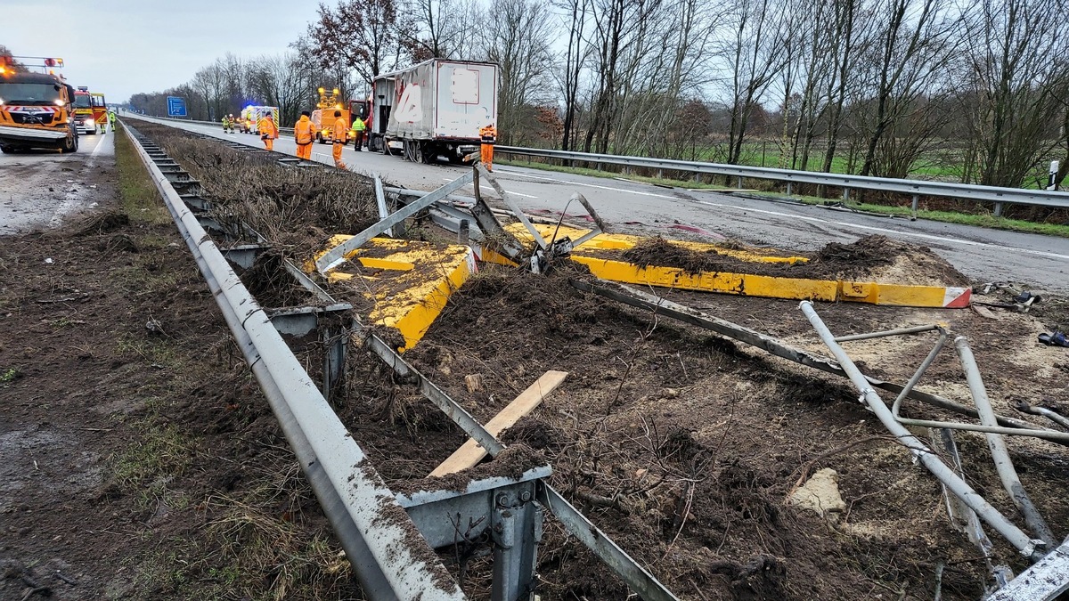 POL-CUX: Unfall auf der A27 - Fahrtrichtung Cuxhaven weiterhin gesperrt