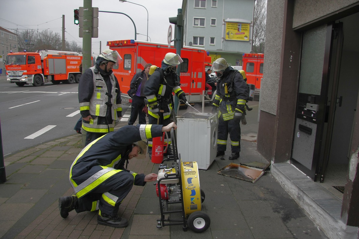 FW-E: Waschmaschine in Brand geraten