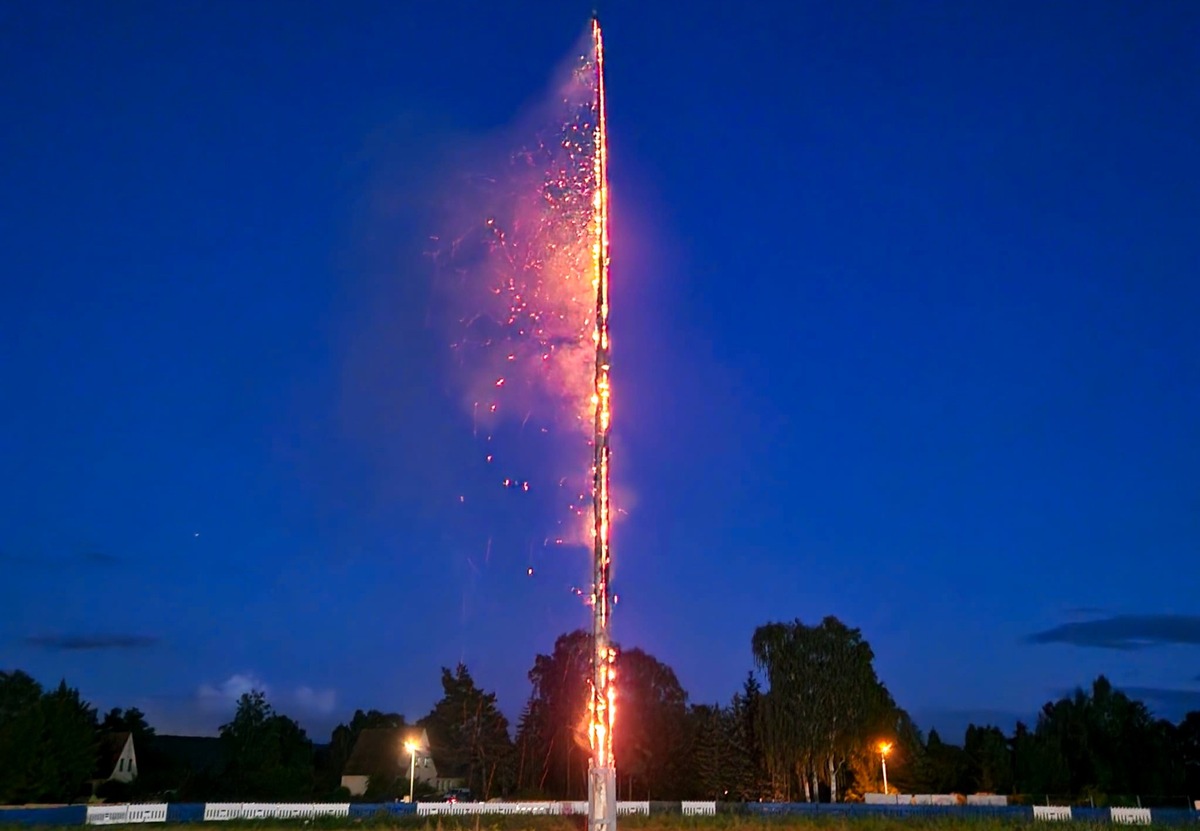 34 Meter hoch – Rekord-Institut für Deutschland (RID) bestätigt das höchste brennende Schwedenfeuer der Welt