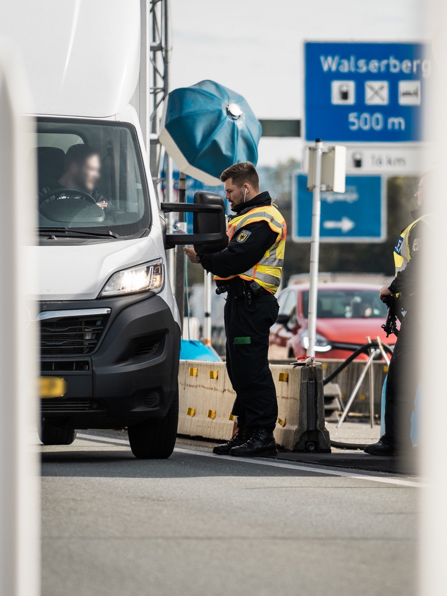 Bundespolizeidirektion München: Unerlaubte Einreisen in Bayern Januar-Oktober 2023 / Bundespolizeidirektion München stellt mehr als 30.000 illegale Grenzübertritte fest