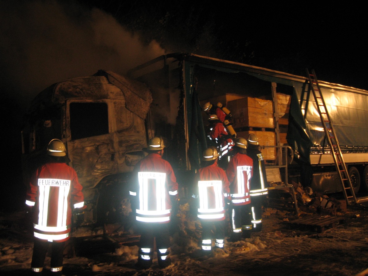 POL-WL: Motorbrand auf BAB 261 ++ Neu Wulmstorf - Diebstahl aus Pkw ++ Stelle - Kinder beim Aufbruchversuch erwischt ++ und weitere Meldungen