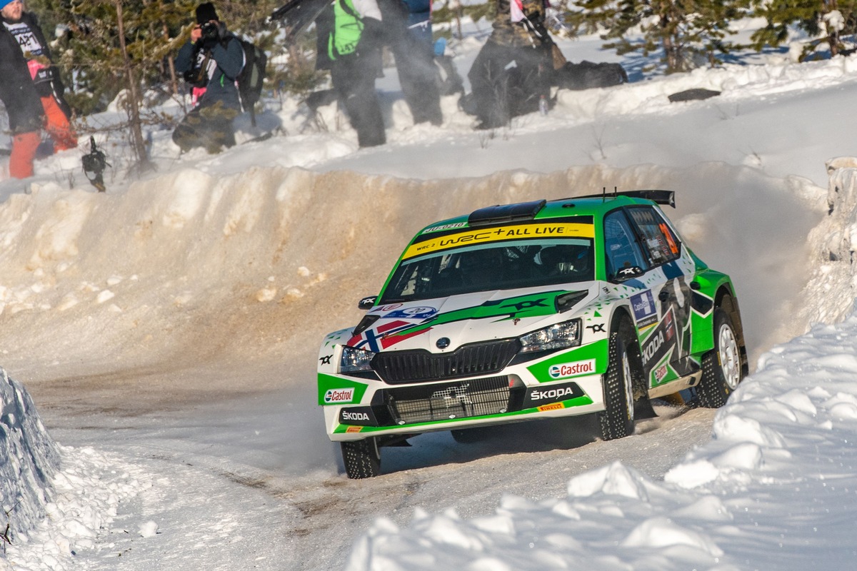 Arctic Rallye Finnland: Von SKODA Motorsport unterstützter Andreas Mikkelsen baut Führung in der WRC2-Gesamtwertung aus