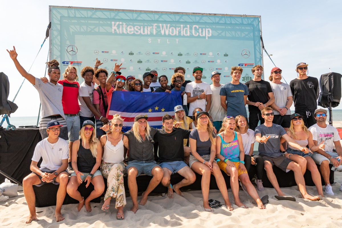 Internationale Weltspitze beim Kitesurf World Cup Sylt freut sich auf beste Windaussichten für die nächsten Tage.