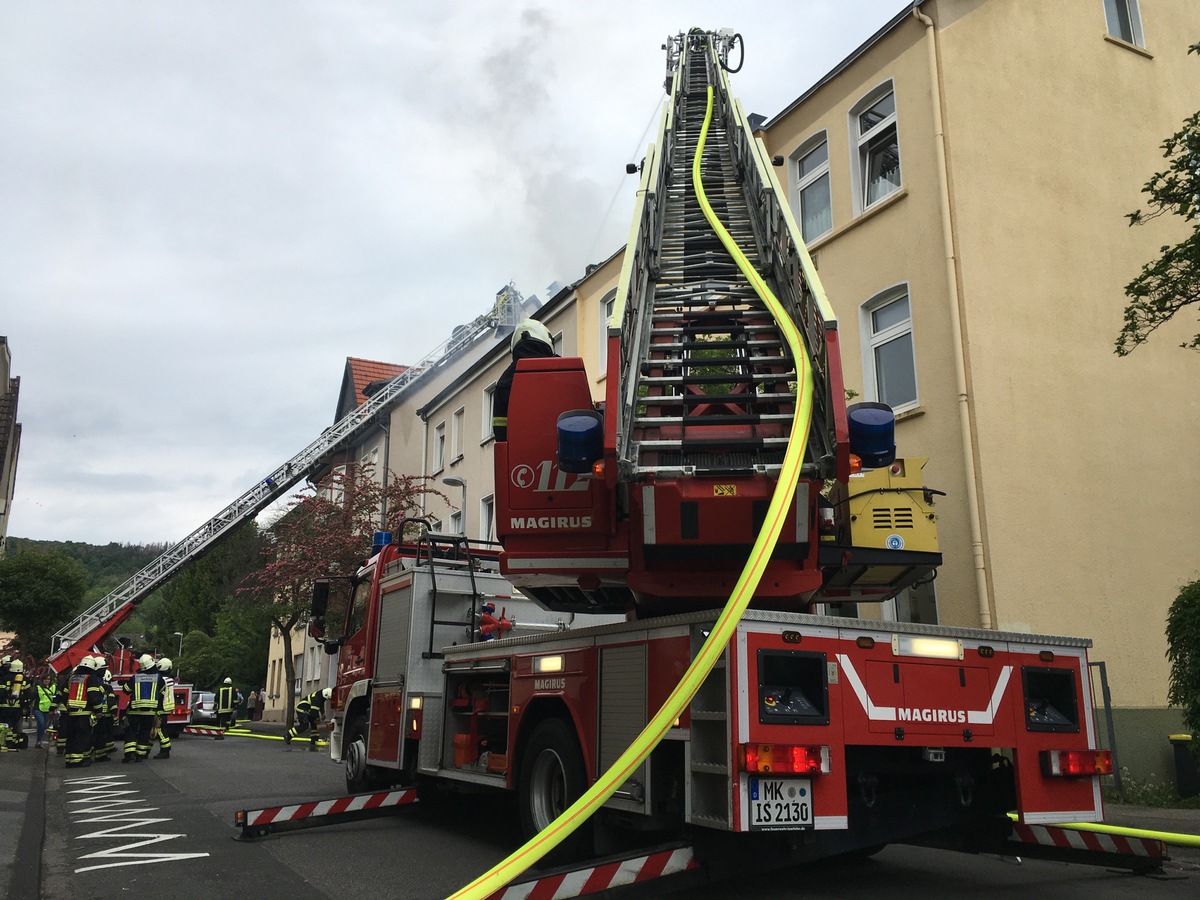 FW-MK: +++Update+++ Dachstuhlbrand in Letmathe