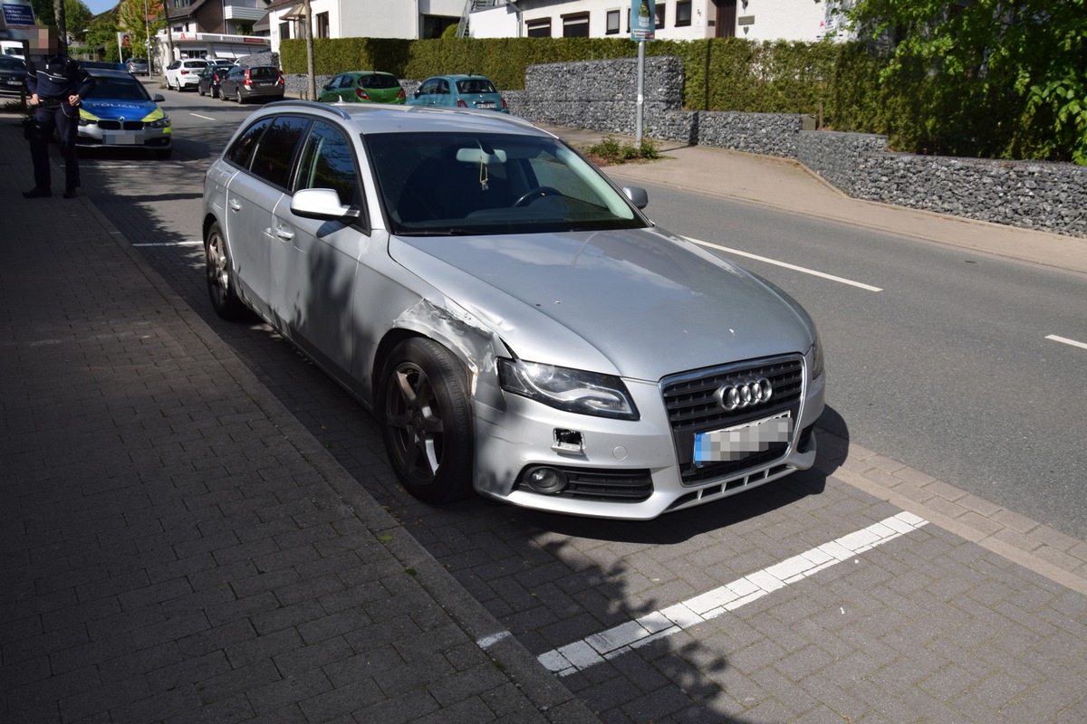 POL-HF: Verkehrsunfall - 
Lieferwagen fährt gegen PKW