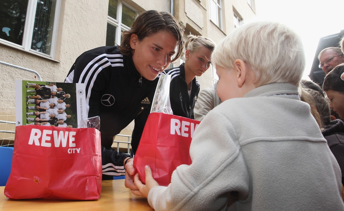 Neugier der Kinder mit Tipps und Snacks belohnt (mit Bild)