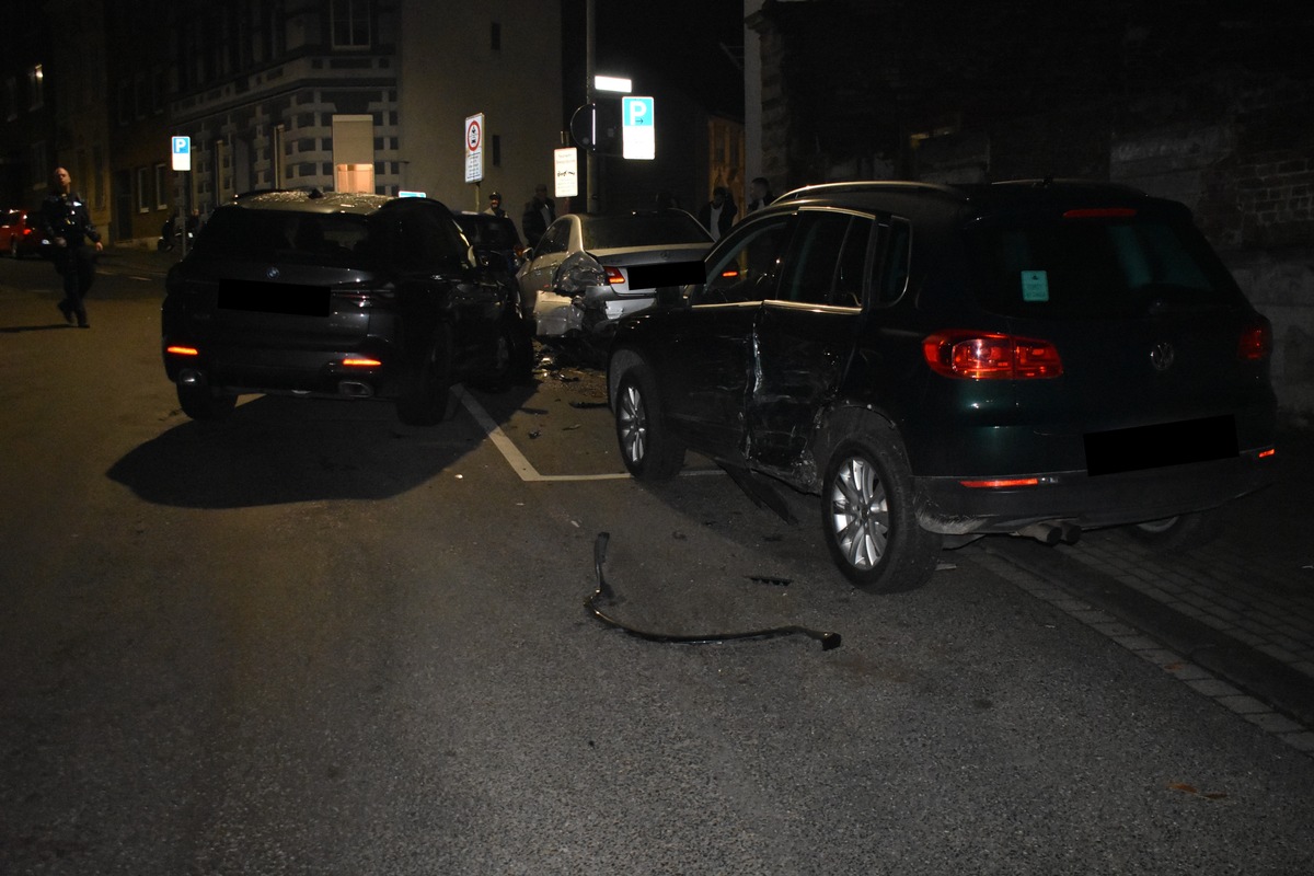 POL-MG: Verkehrsunfall mit hohem Sachschaden auf der Aachener Straße 33