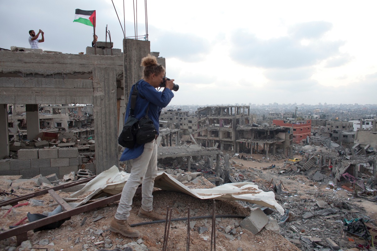 Mut und Hingabe: news aktuell unterstützt Anja Niedringhaus Award für couragierte Fotojournalistinnen