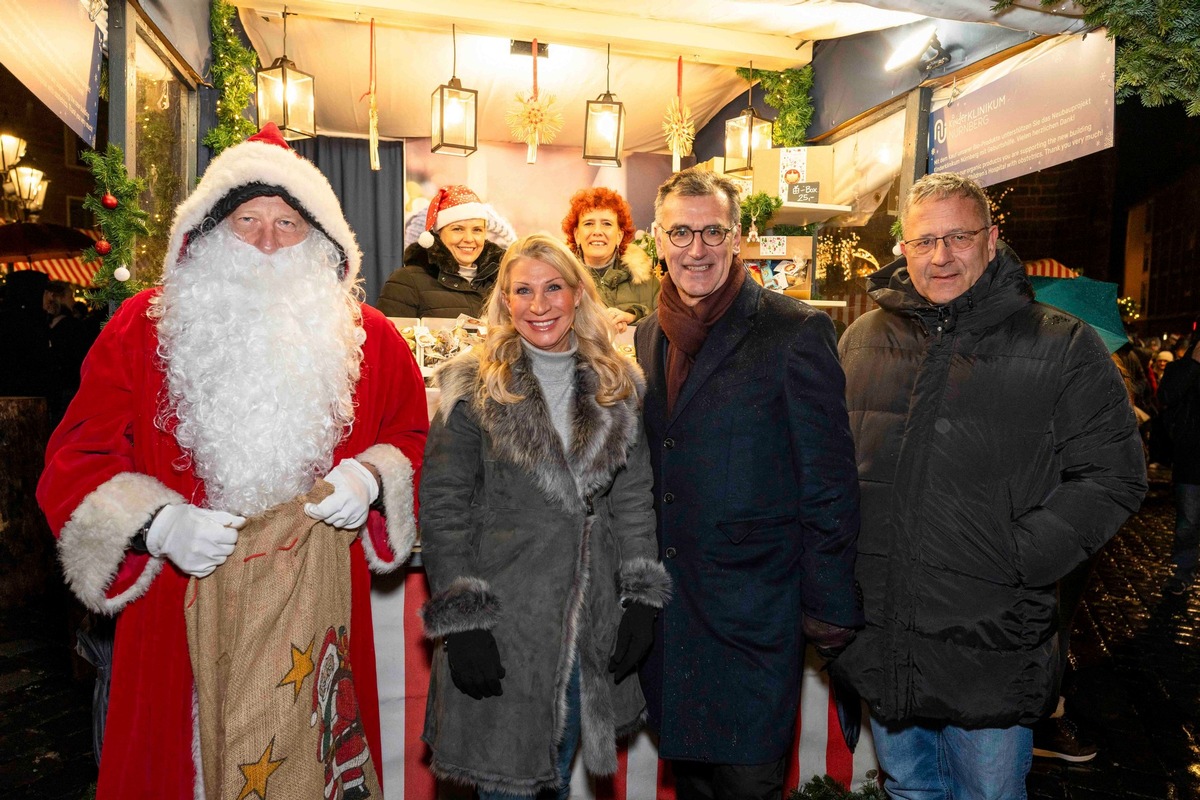 Süßes vom Nikolaus am Stand des Kinderklinikums Nürnberg auf dem Christkindlesmarkt