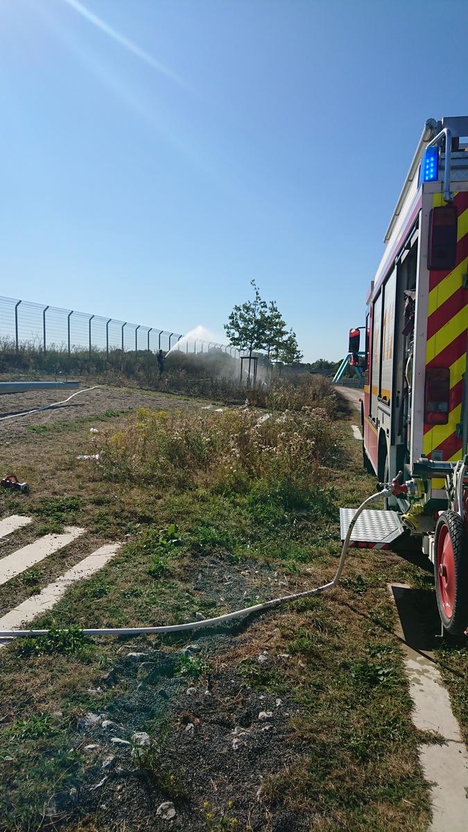 FW Dinslaken: Ereignisreicher Tag bei der Feuerwehr