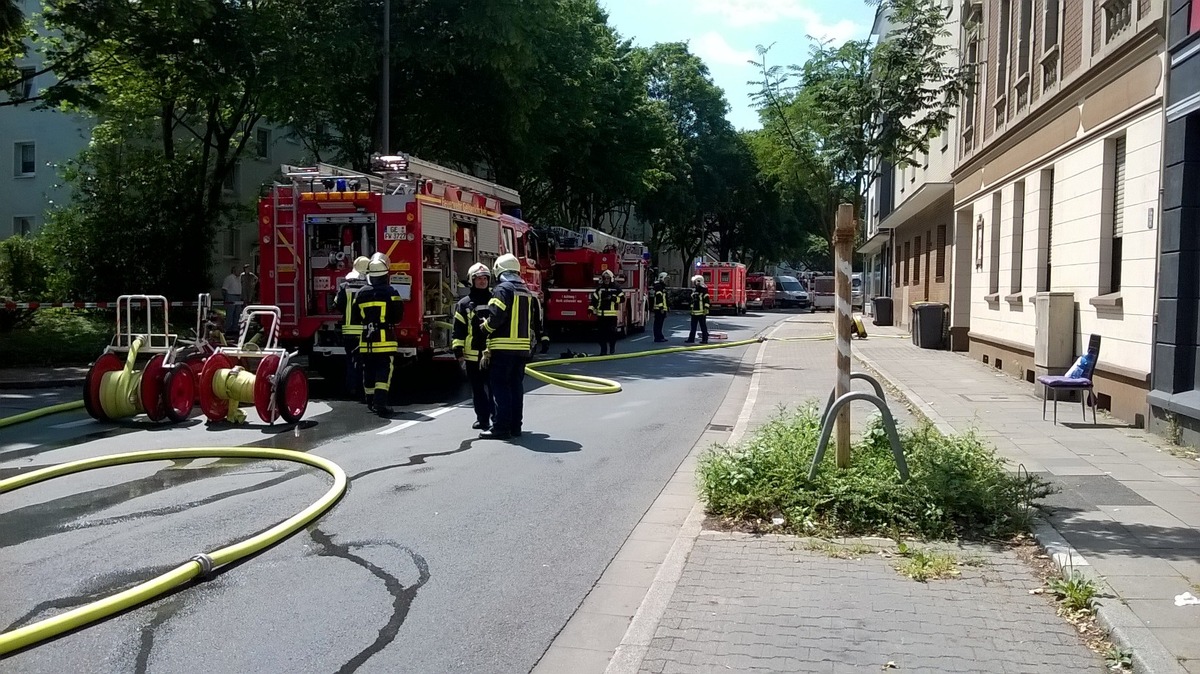 FW-GE: Zimmerbrand mit zwei Verletzten in Gelsenkirchen