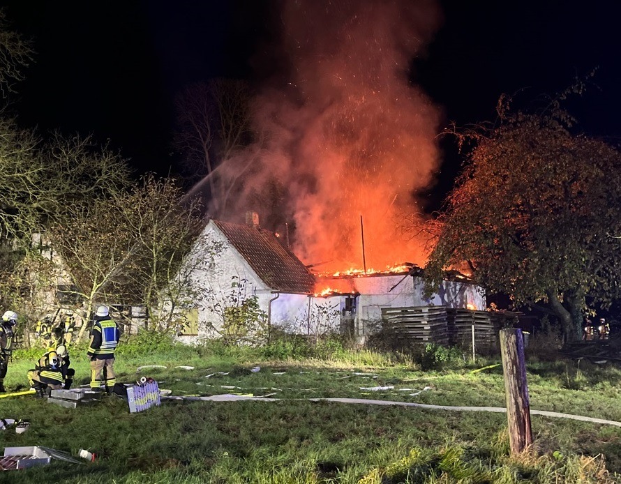 POL-MI: Leerstehendes Bauernhaus fängt Feuer