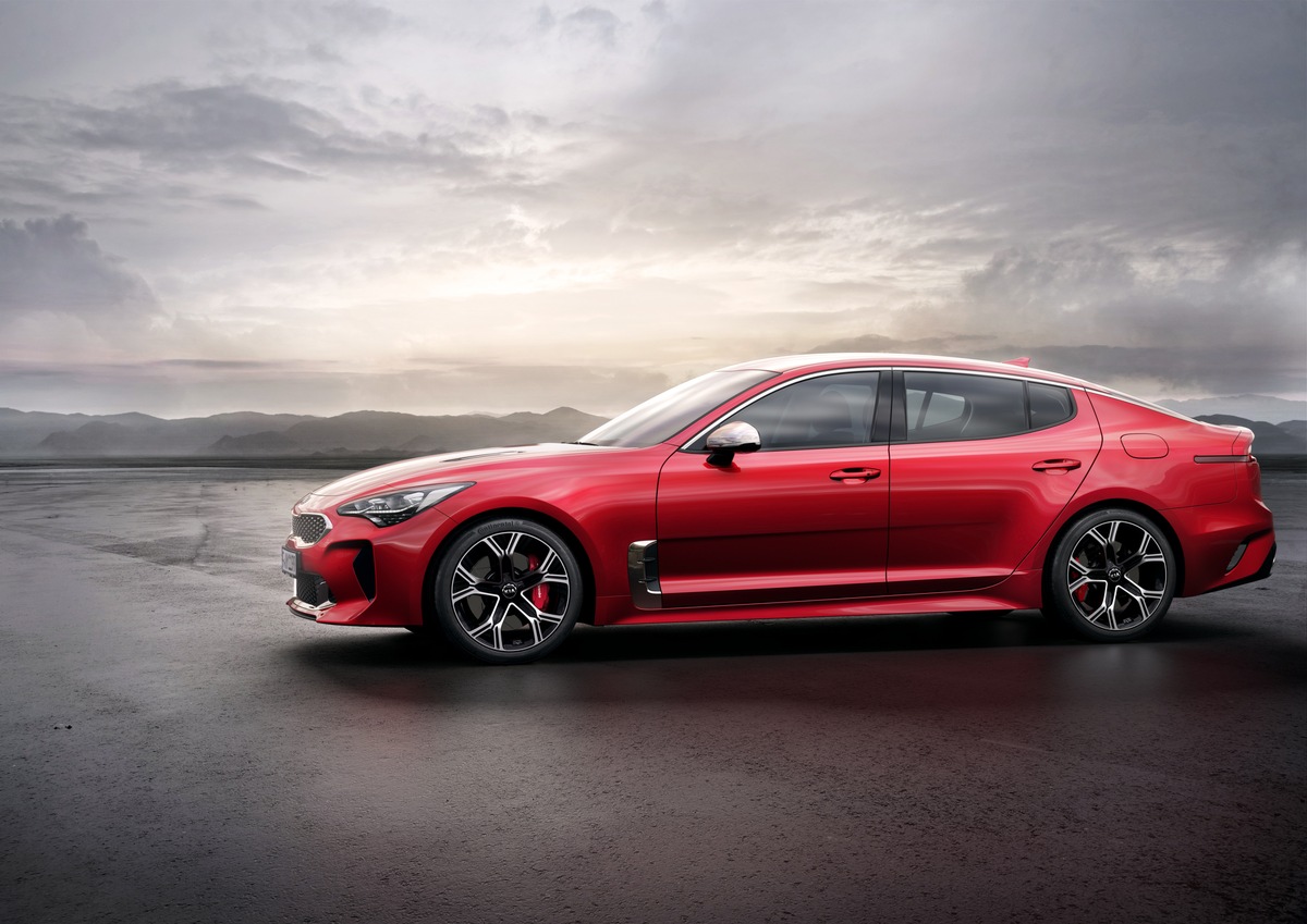 Dynamik pur: Weltpremiere des Kia Stinger in Detroit