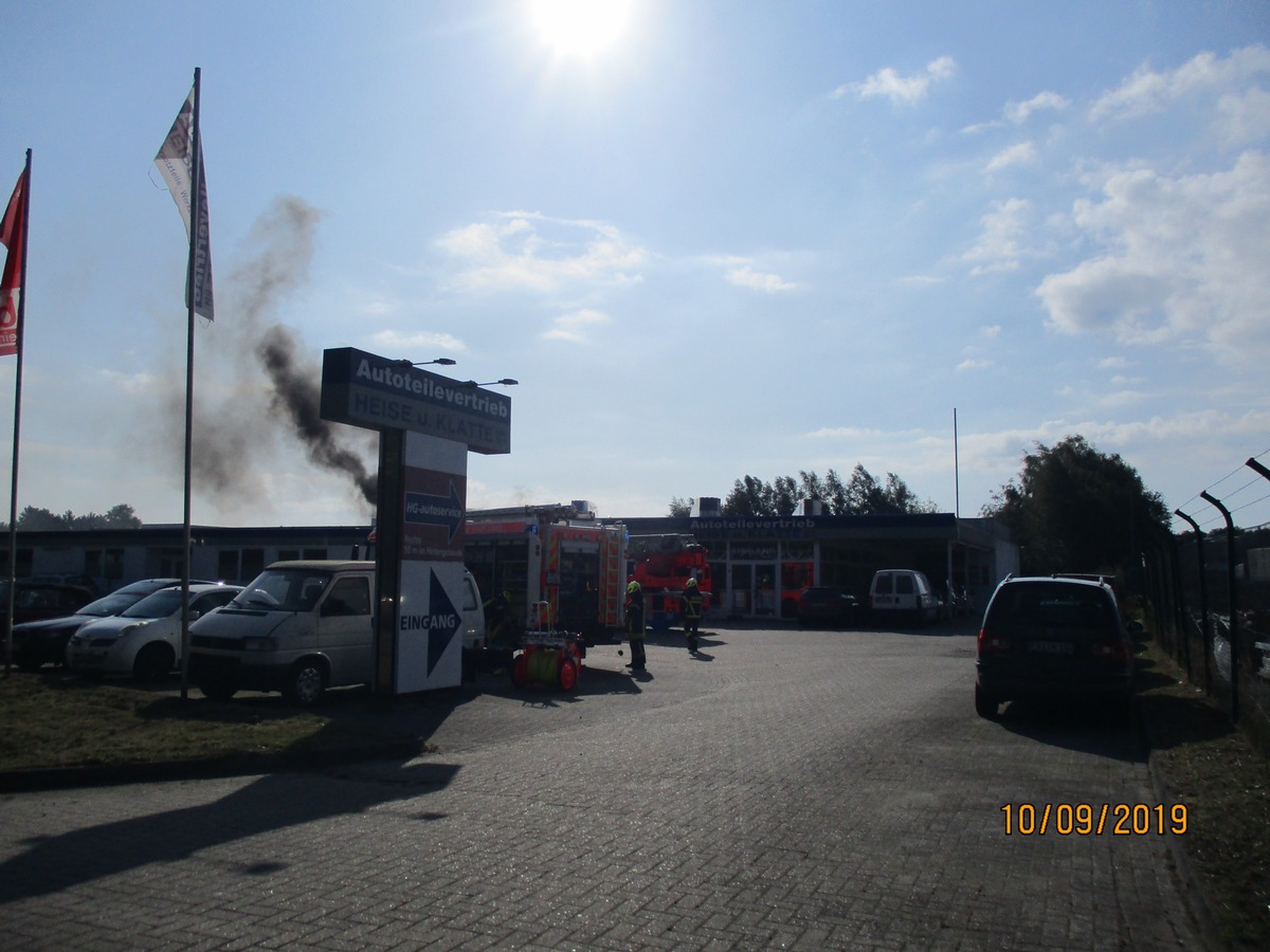 POL-WHV: Brand in Neuenburg und ein Brand in Varel (FOTO) - keine Person verletzt