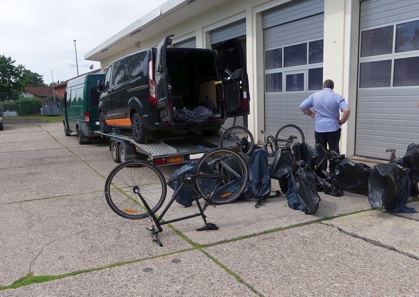 POL-OH: Wegen Überladung kontrolliert, wegen Tierquälerei und Hehlerei angezeigt - Autobahnpolizei stoppt Kleintransporter-Gespann