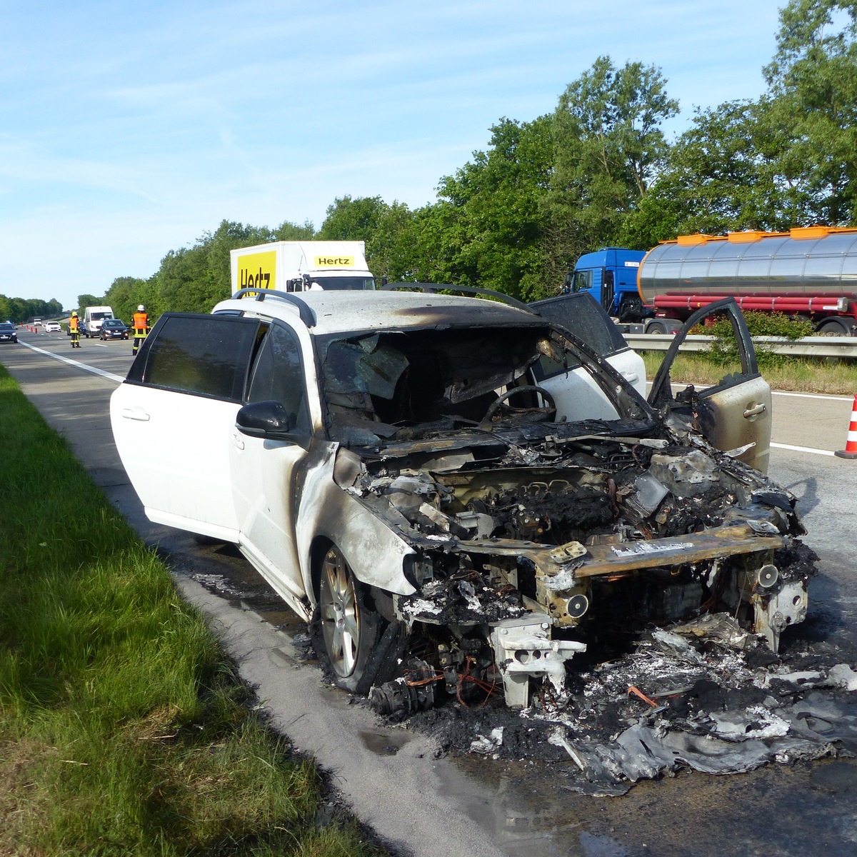 POL-CUX: Zweiradfahrer bei Unfällen leicht verletzt ++ Unfälle auf der A27 ++ PKW-Brand auf der A27